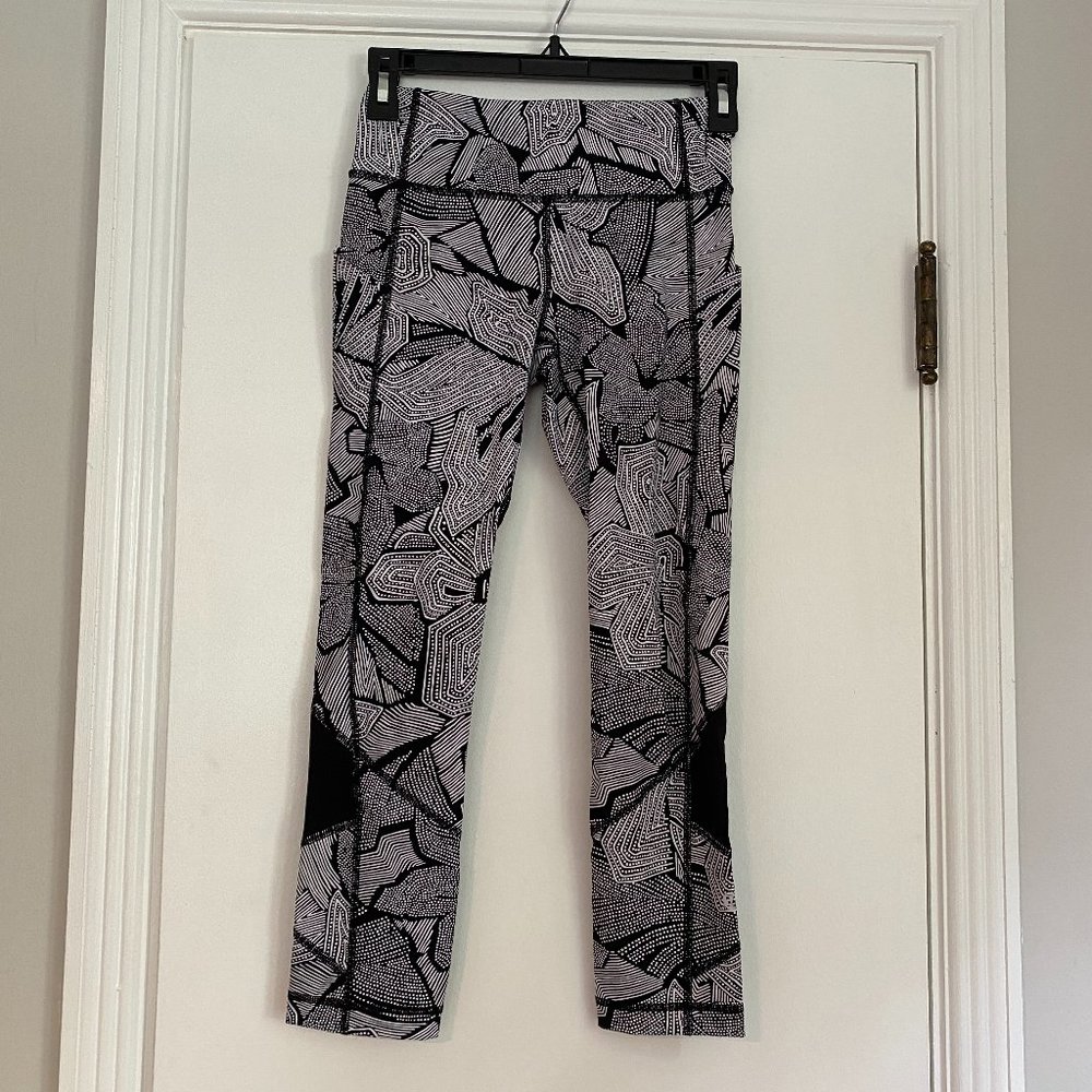Lululemon Goal Crusher 7/8 Tights Dottie Tribe Black and White Leggings Size 2